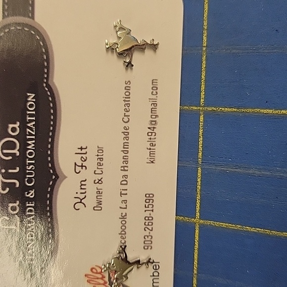 Lot of 6 Silver Tone Earrings - Picture 5 of 6